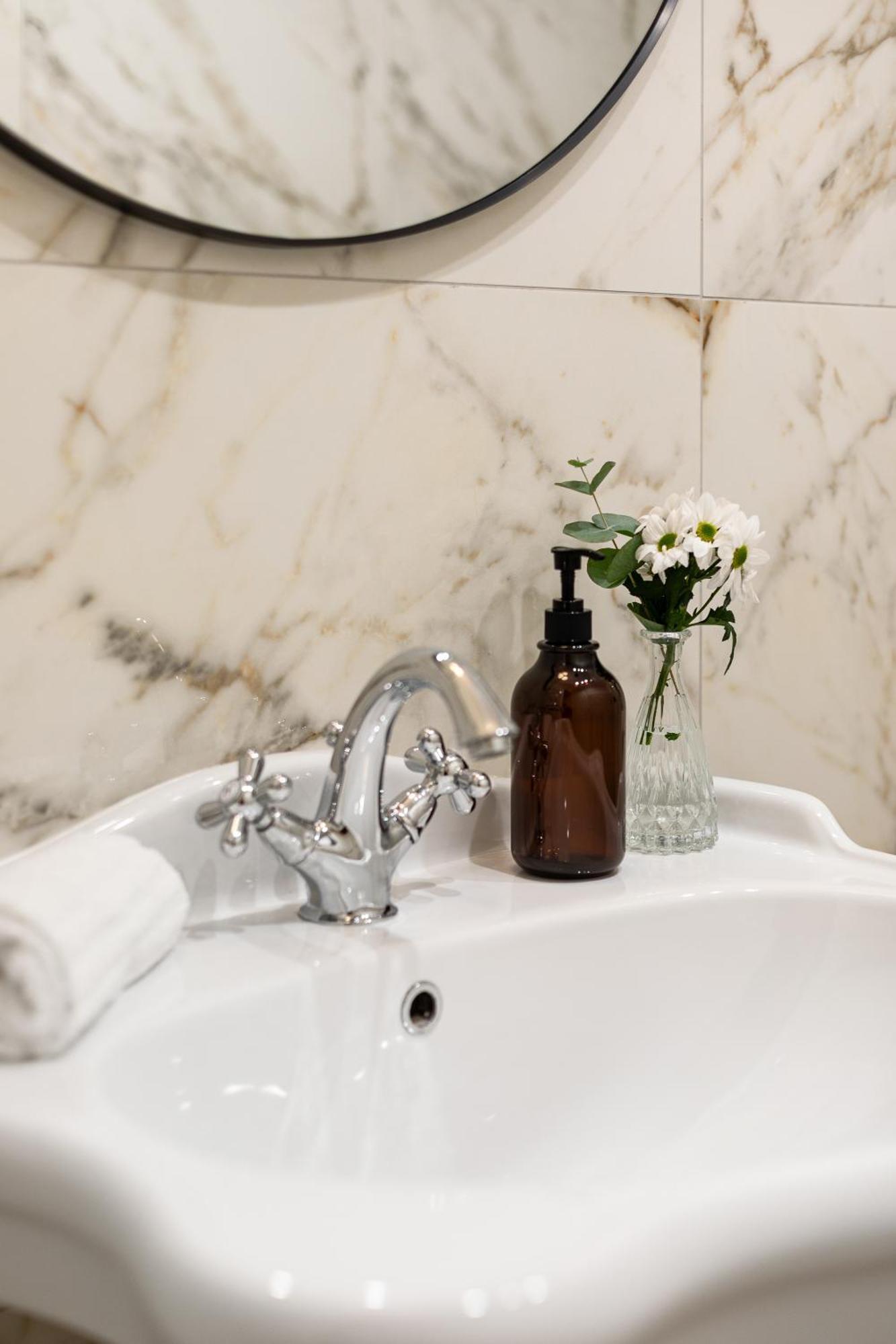 Leopardo Boutique Apartment In Trastevere โรม ภายนอก รูปภาพ