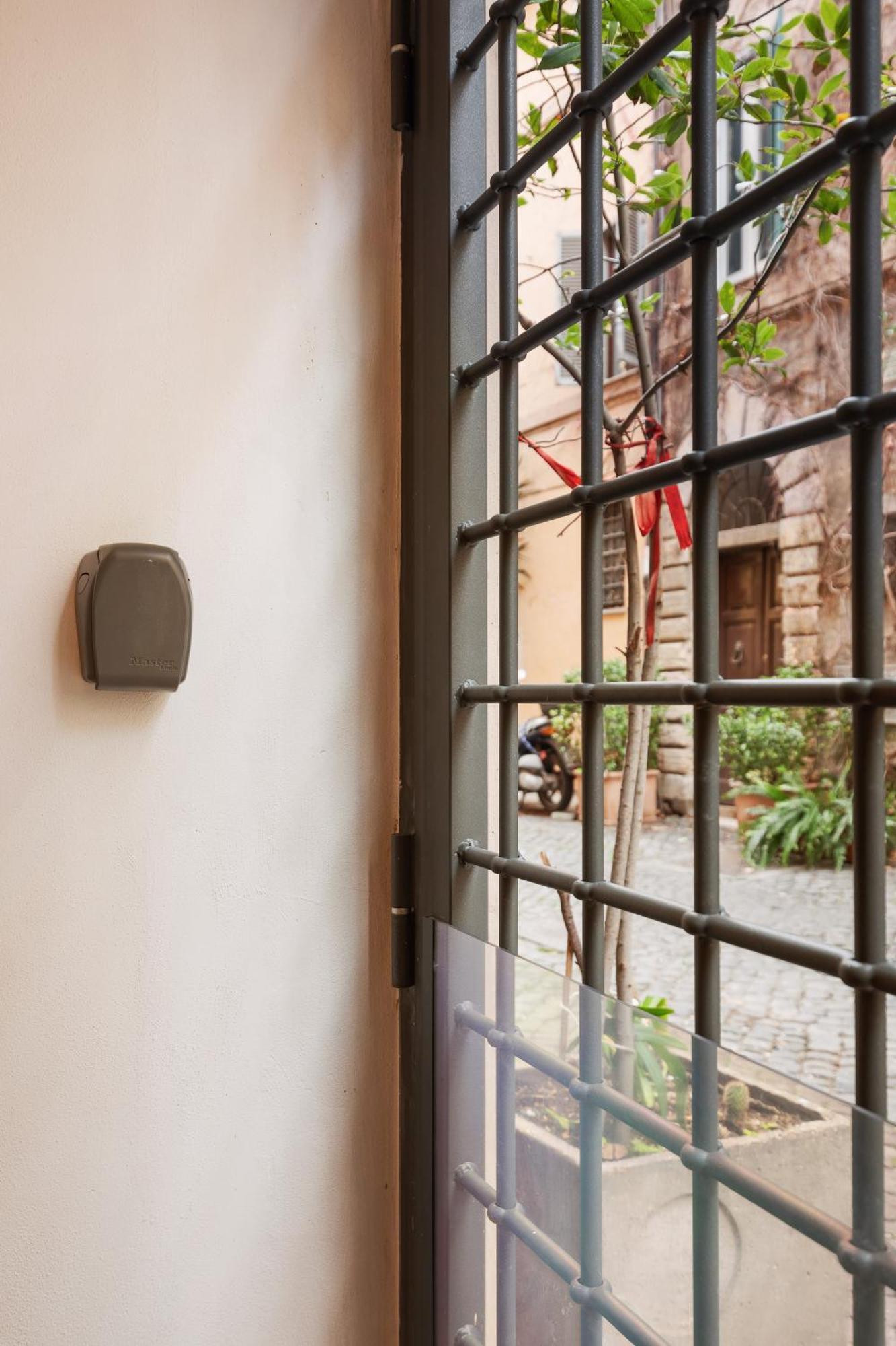 Leopardo Boutique Apartment In Trastevere โรม ภายนอก รูปภาพ